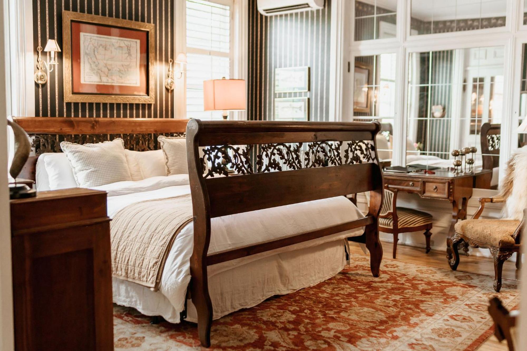 Deluxe King Suite,1555866082:JPEG